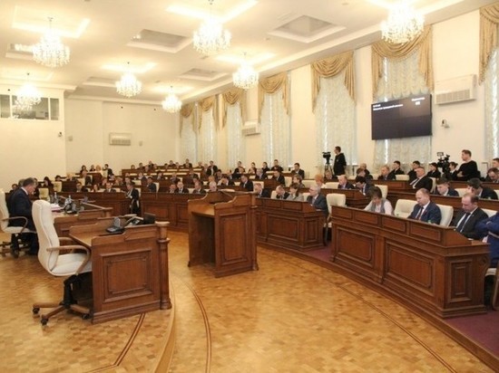 Стало известно, сколько зарабатывают депутаты Алтайского Заксобрания