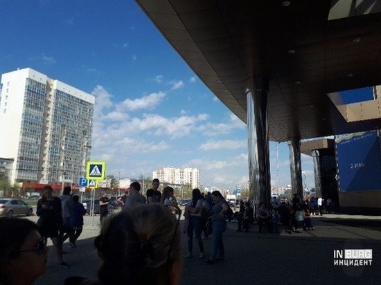 В Екатеринбурге массово эвакуируют граждан из торговых центров