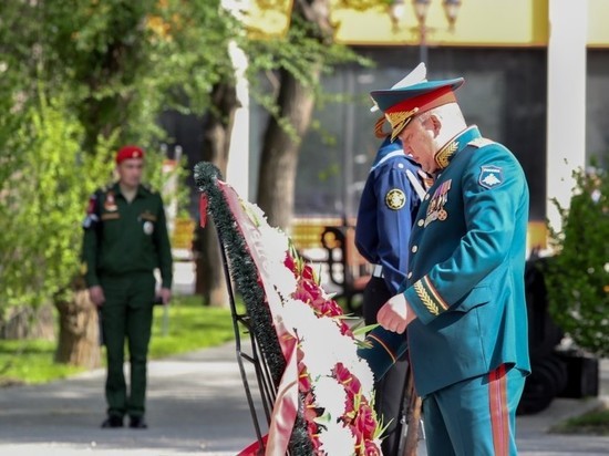 Сергей Морозов не поехал с астраханцами на возложение венков к памятнику воинам