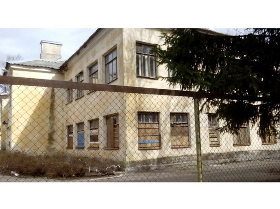 Псковичка обеспокоена разрушением здания бывшего детсада «Росток»