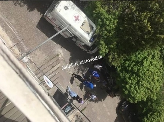 На Ставрополье парень выпал из окна ради спасения кошки