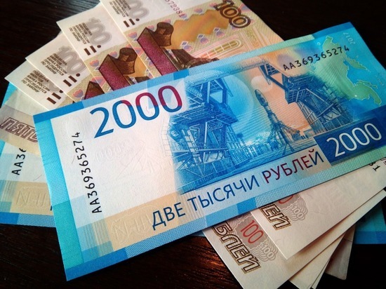 Жители Пскова в прошлом году зарабатывали почти 34 тысячи рублей