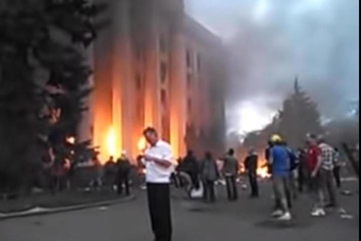 Разрушить и сжечь. Дом на Донбассе который подожгли профсоюзов. Фото одесситов которых сожгли. Сожженные одесситы жесть.
