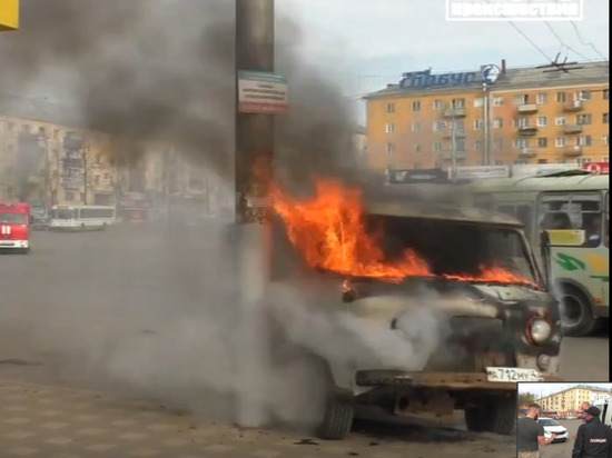 В Кирове у вокзала на ходу загорелся "УАЗ-буханка"