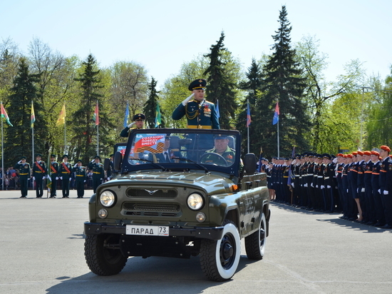 В Параде Победы в Ульяновске приняли участие 1500 военнослужащих