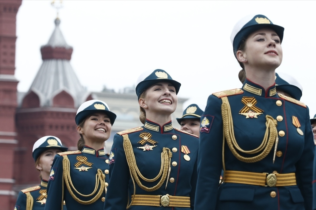 Фото девушек на параде победы