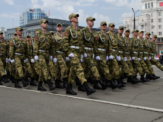 Участие в параде на площади Революции приняли две тысячи военнослужащих и 44 единицы техники