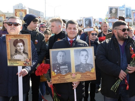 Глава ЯНАО вместе с салехардцами прошел в «Бессмертном полку»