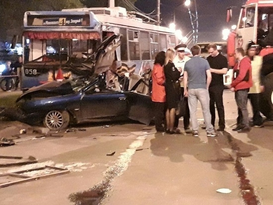 Пять человек погибли в ДТП с троллейбусом в Дзержинске