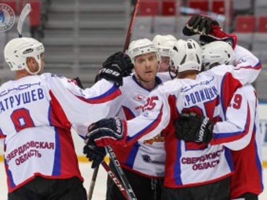 Свердловчане выиграли в «Ночной лиге» деньги на третью ледовую арену