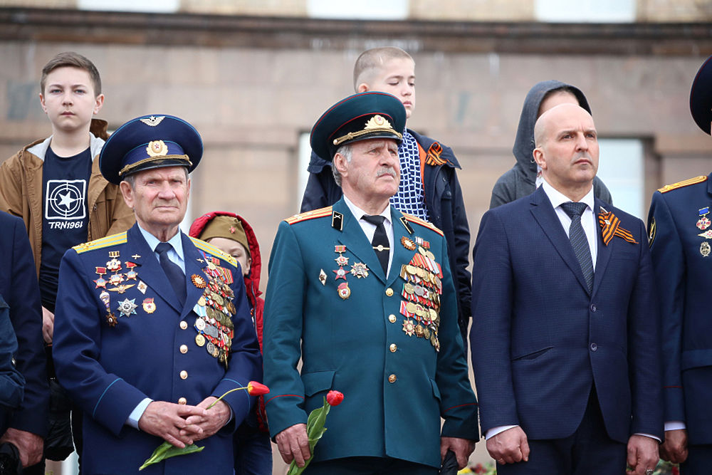 Погода в орле на май 2024 года. 9 Мая Орел. Орлов 9 мая. Парад в Орле. Орел парад 9 мая 2004 года.