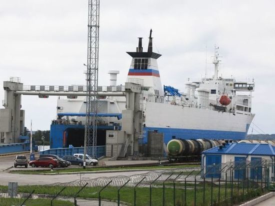 Паром «Балтийск» не может вернуться в Калининградскую область из Усть-Луги из-за долгов
