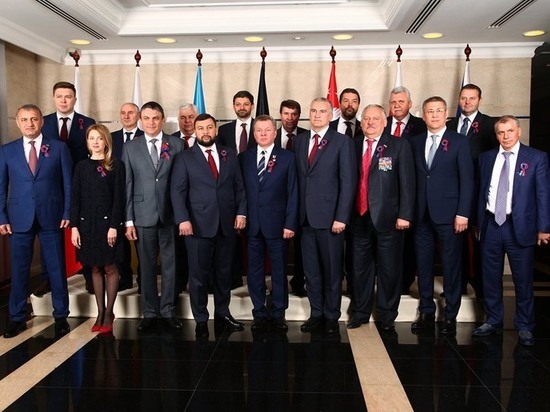Делегация из Крыма поздравила ДНР с пятилетием Делегация из Крыма поздравила ДНР с пятилетием
