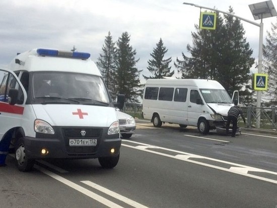 В Черняховске микроавтобус с футболистами на борту протаранил «Ауди»