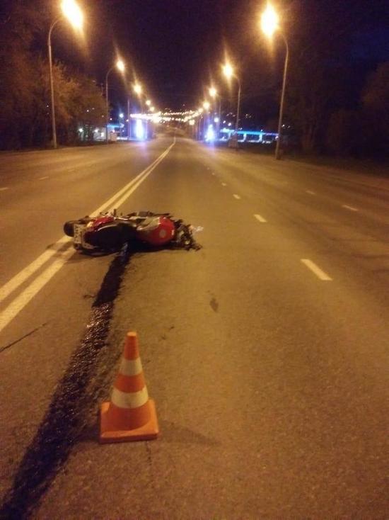 Мотоциклист и пешеход скончались в ночном ДТП в Кемерове