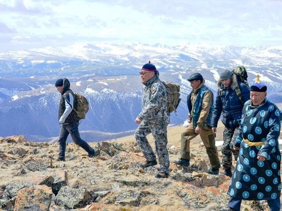 Власти Тувы планируют  утвердить порядок освящения пяти главных горных вершин