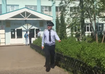Утром 13 мая к гимназии имени Героя России Козина, расположенной в Ново-Дарвиновском районе Казани, были стянуты силы полиции, ближайшие экипажи ППС