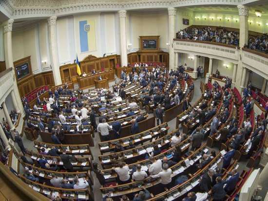  В украинском парламенте порекомендовали Зеленскому стать “ласковым нейтральным теленком”