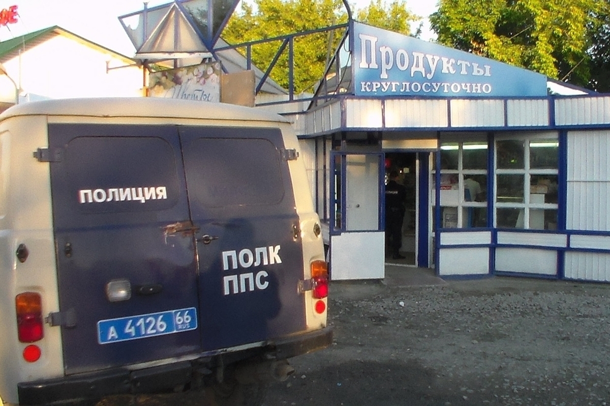 автомобиль ово милиция. полицейский в дежурной части. охрана германии. рейд по шпионам. полиция волгоград.