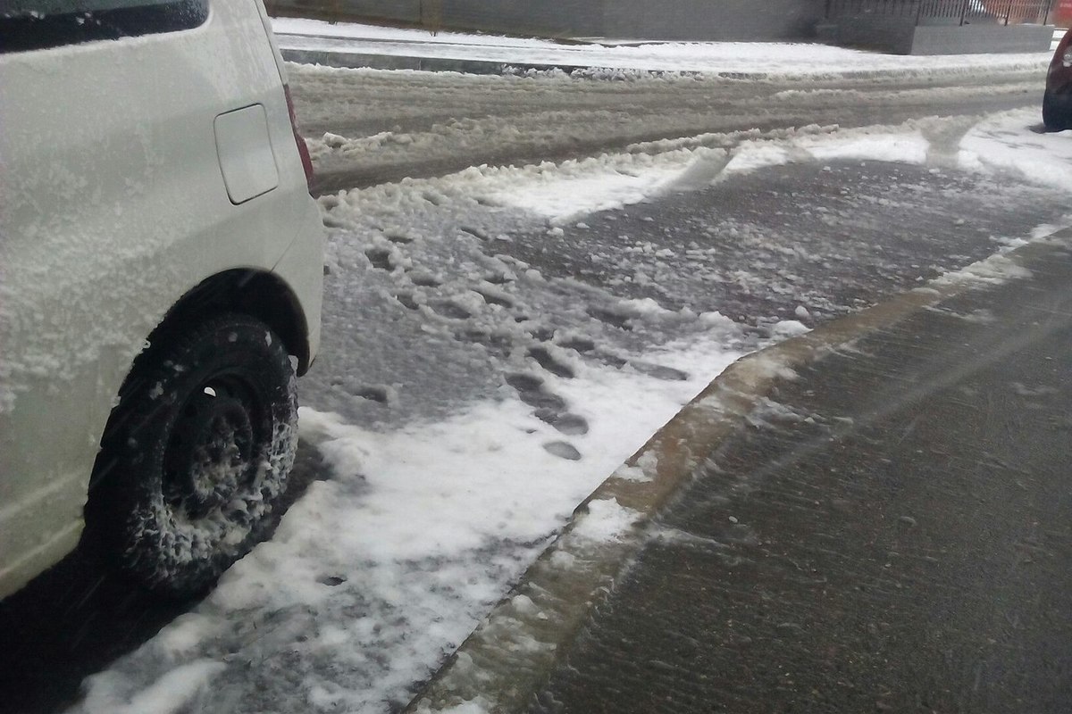 На дорогах выпало снега песня