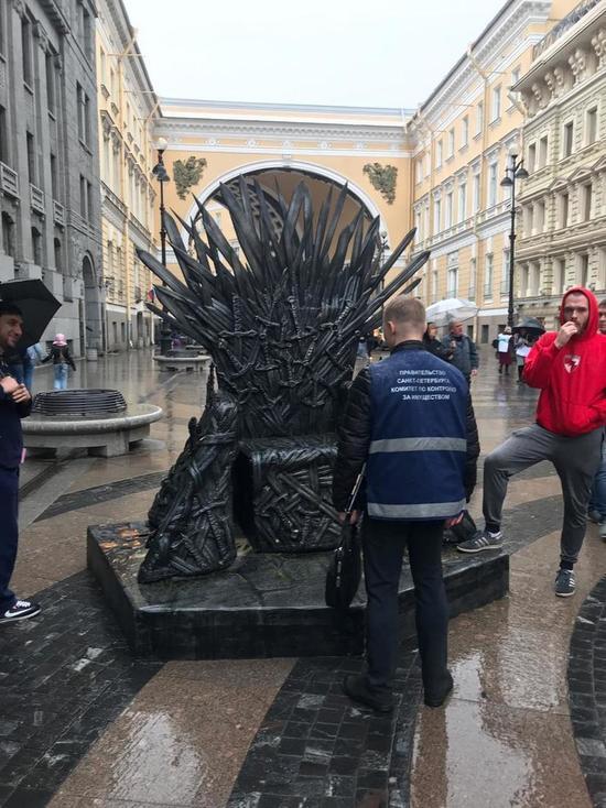 Железный трон пал перед чиновниками Петербурга