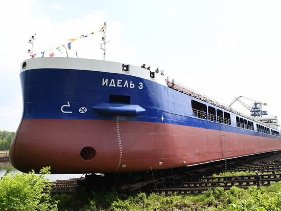 Сухогруз «Идель 3» спустили на воду в Нижнем Новгороде