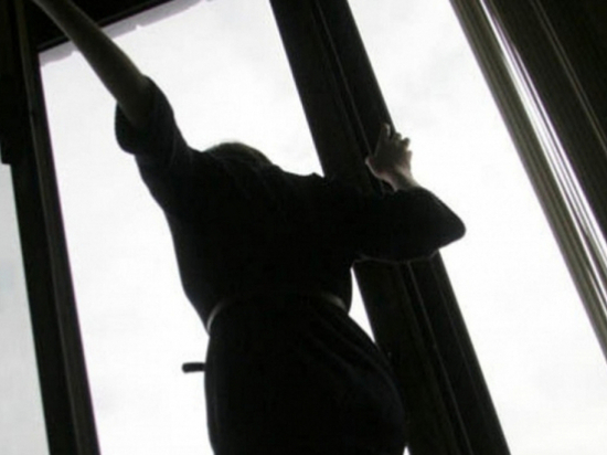 В Калининграде пенсионерка выпала из окна квартиры на 10 этаже