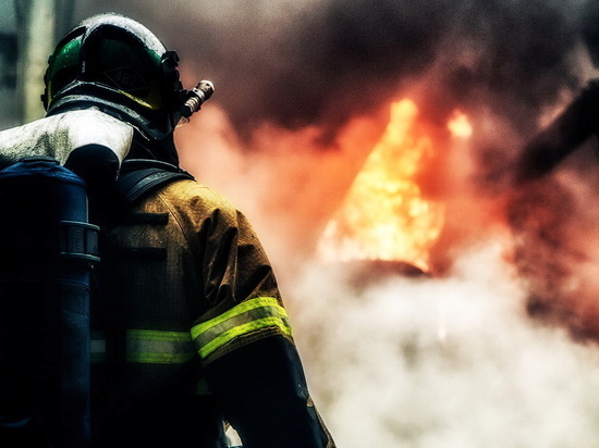 В Сочи из горящего дома спасли 3 человек и эвакуировали 60
