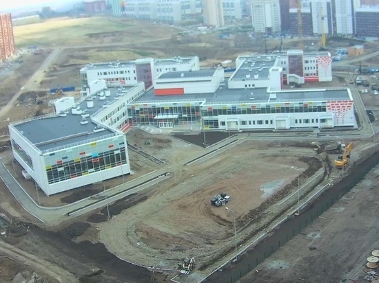 В две новые школы Красноярска открыли онлайн запись