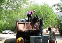 В минувшие выходные, 11 мая, около ста добровольцев откликнулись на призыв общественного совета Почаинского оврага и пришли на субботник