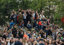 Центральную площадь города воронежцы наводнили еще за час до начала парада