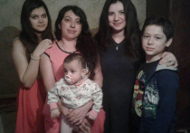 Многодетная мать-одиночка, крымская татарка по национальности, Эльзара Лашкул в 2014 году, не раздумывая, пошла защищать родной город