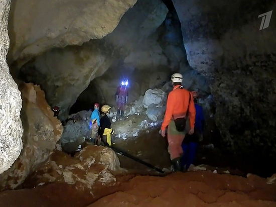 В Крыму уникальную пещеру под «Тавридой» закатали в асфальт