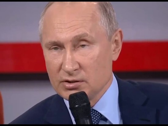 Путин рассказал, как носил соседку на пятый этаж из-за поломки лифта