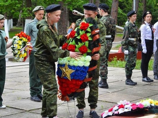 Школьники Серпухова поучаствовали в военно-спортивной игре «Зарница»