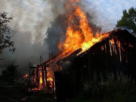 В Хакасии горели надворные постройки в Бейском районе