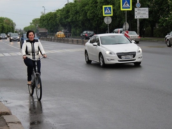 Поездка на велосипеде в Калининграде навела министра инфраструктуры на мысль о ремонте Литовского вала