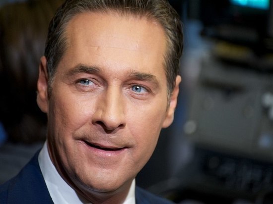 Вице-канцлер Австрии ушел в отставку после «российского скандала»