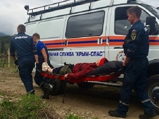 Сердце забилось сильнее: в Крыму спасатели сняли с гор туристку