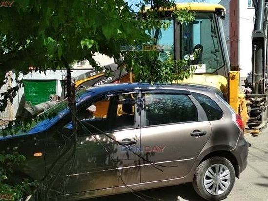 Водитель трактора врезался в иномарку в Ростовской области