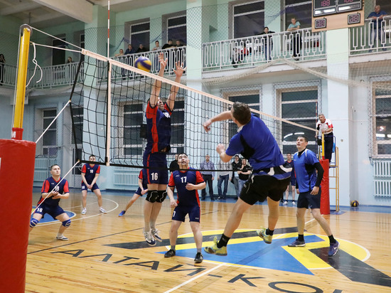 Алтай-Кокс провел волейбольный турнир