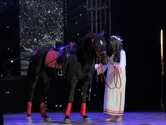 Участница конкурса «Мисс Чита-2019» вывела на сцену коня