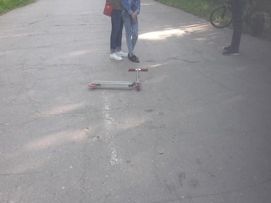 В районе рязанского Лесопарка велосипедист сбил ребенка на самокате