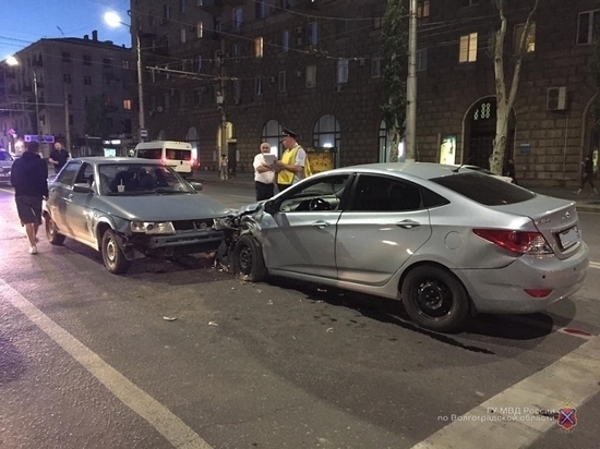 В Волгограде в ДТП пострадали 14-летний пассажир и водитель «Мицубиси»