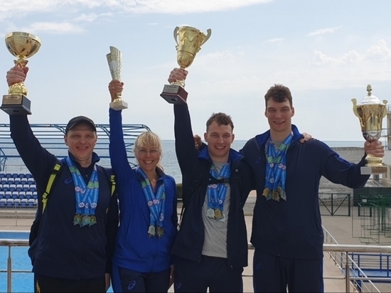 Калининградские таможенники стали чемпионами по плаванию