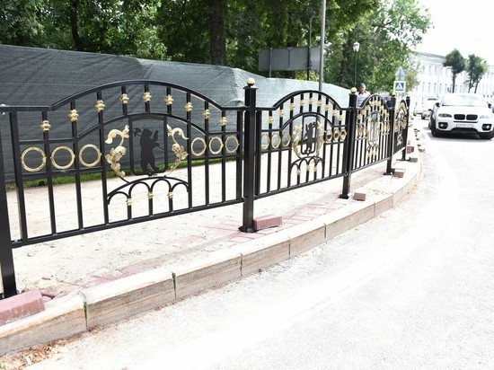 Мэрия Ярославля ищет подрядчика устанавливавшего заборы в центре города Мэрия Ярославля ищет подрядчика устанавливавшего заборы в центре города