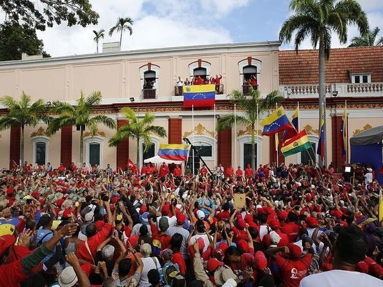 Мадуро решил объявить досрочные выборы в Национальную ассамблею