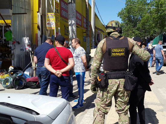 Незаконных мигрантов нашли на Тракторном рынке Волгограда