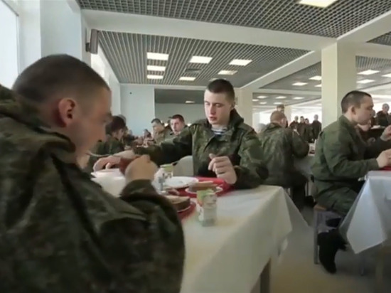 Российская армия отказалась кормить солдат тушенкой