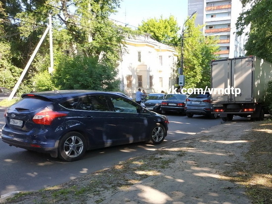 В Воронеже утром произошло ДТП с участием 3 автомобилей